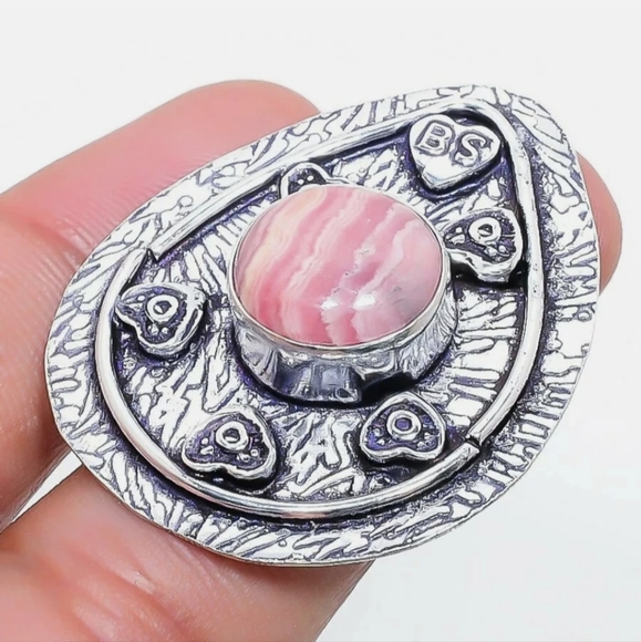 New Rhodochrosite Engraved Heart Shaped Silver Ring. - Picture 3 of 13